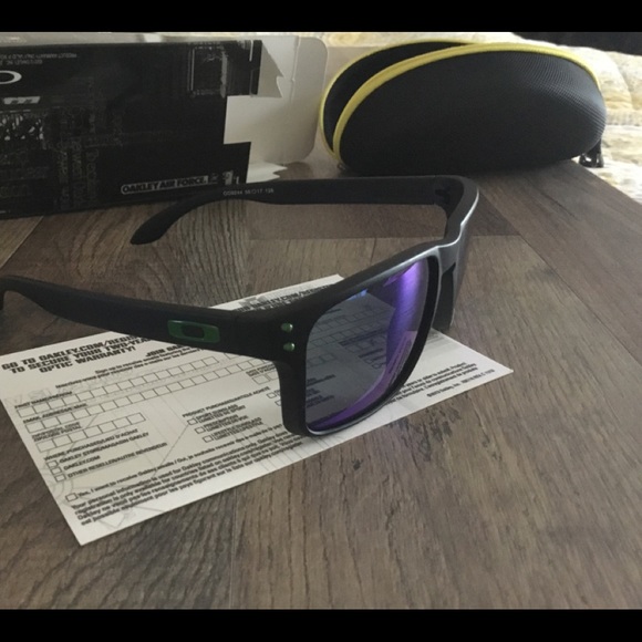 Oakley sunglasses - Picture 3 of 5
